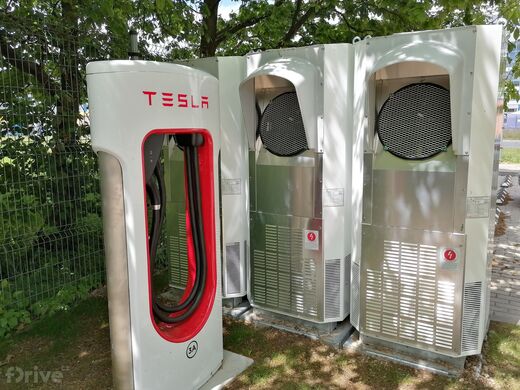 Tesla Supercharger, Plzeň, ul. Teslova, Hotel Ibis Plzeň