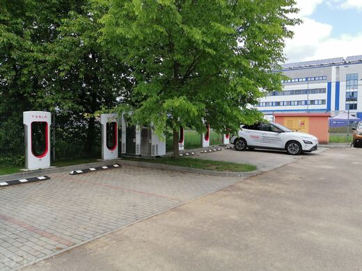 Tesla Supercharger, Plzeň, ul. Teslova, Hotel Ibis Plzeň