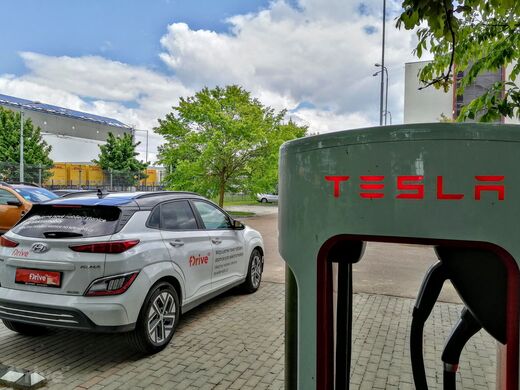 Tesla Supercharger, Plzeň, ul. Teslova, Hotel Ibis Plzeň