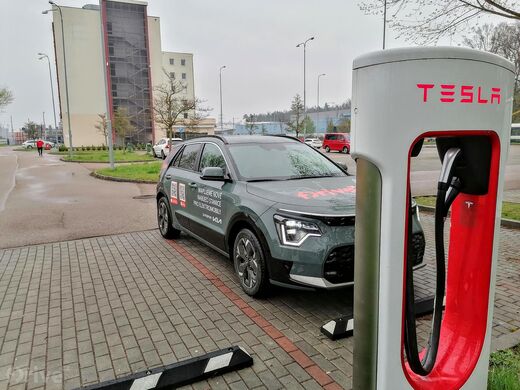 Tesla Supercharger, Plzeň, ul. Teslova, Hotel Ibis Plzeň