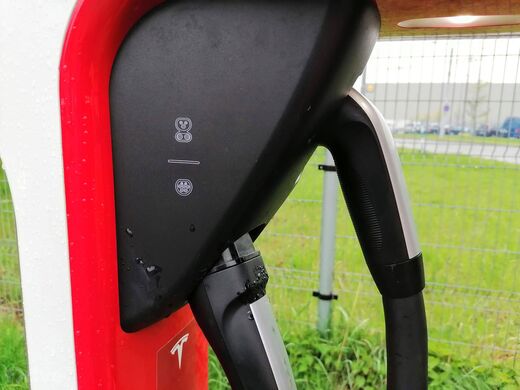 Tesla Supercharger, Plzeň, ul. Teslova, Hotel Ibis Plzeň