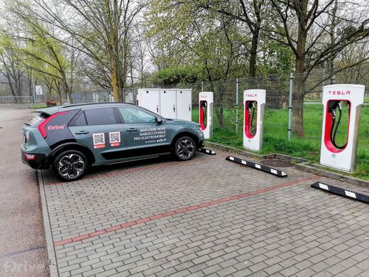 Tesla Supercharger, Plzeň, ul. Teslova, Hotel Ibis Plzeň