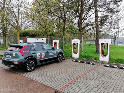 Tesla Supercharger, Plzeň, ul. Teslova, Hotel Ibis Plzeň