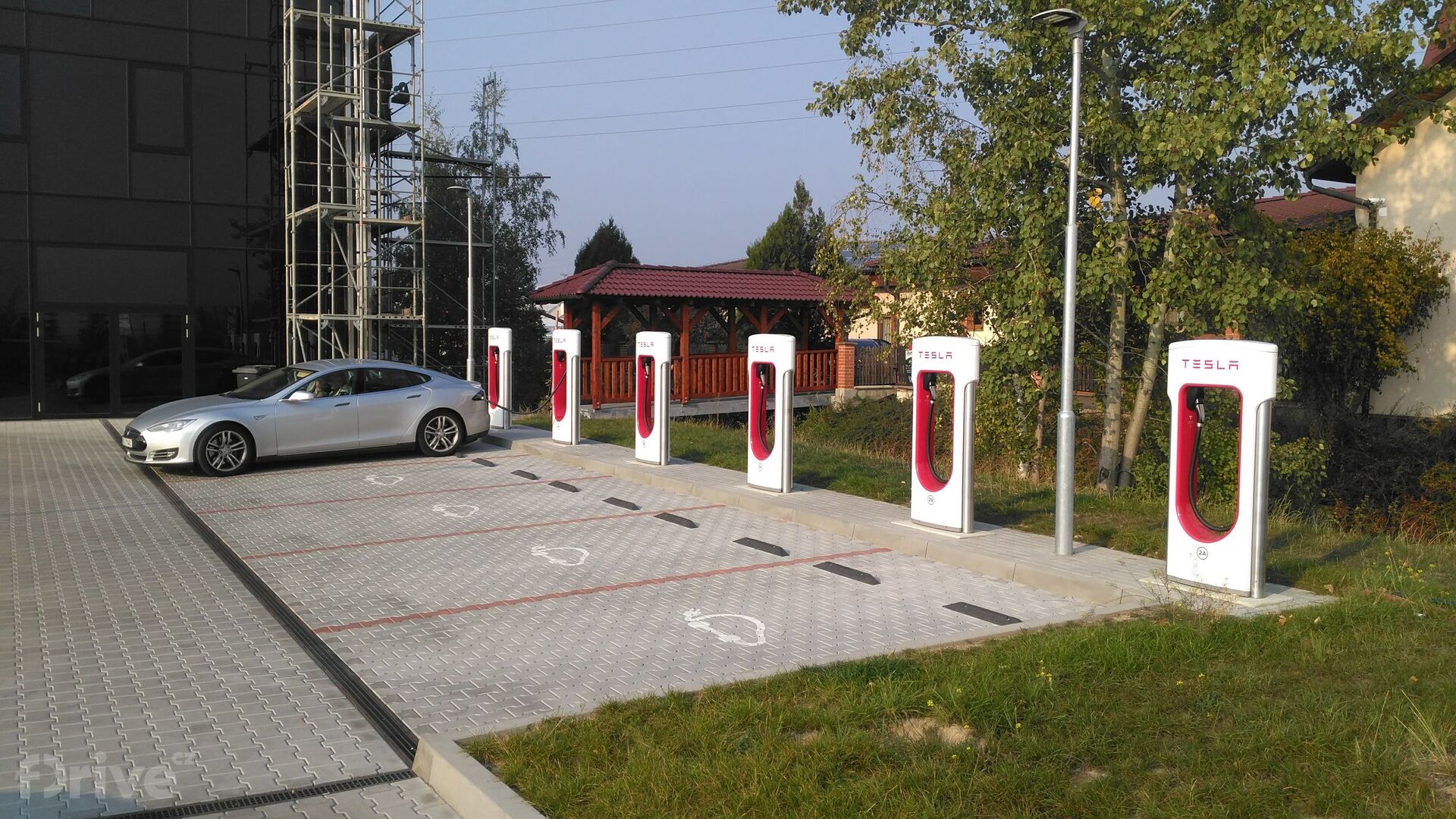Tesla Supercharger, Vestec u Prahy