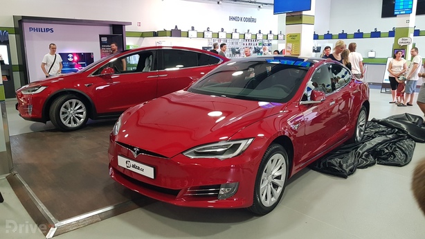Tesla v Alza.cz