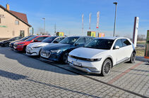 Test 5 elektromobilů na cestě do Alp