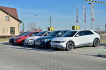 Test 5 elektromobilů na cestě do Alp