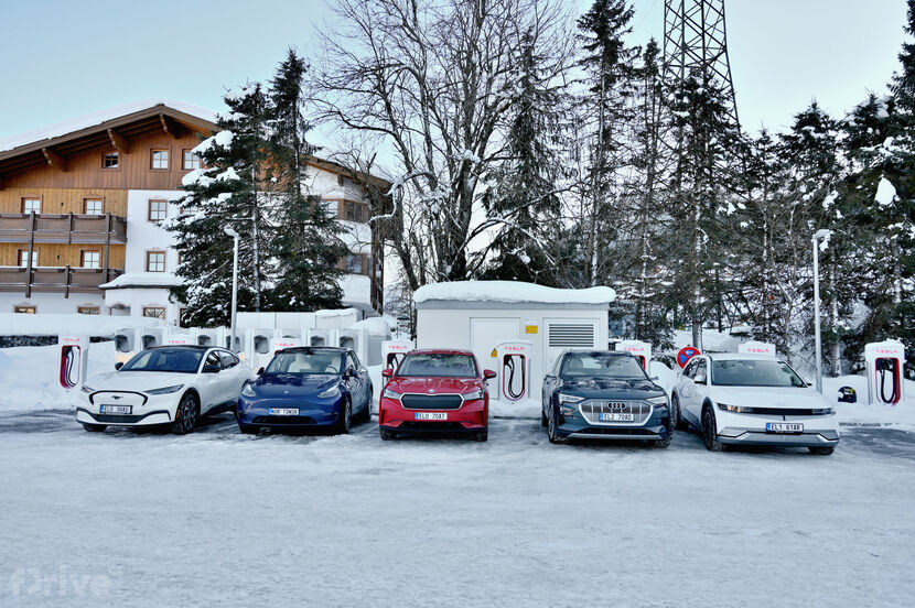 Test 5 elektromobilů na cestě do Alp