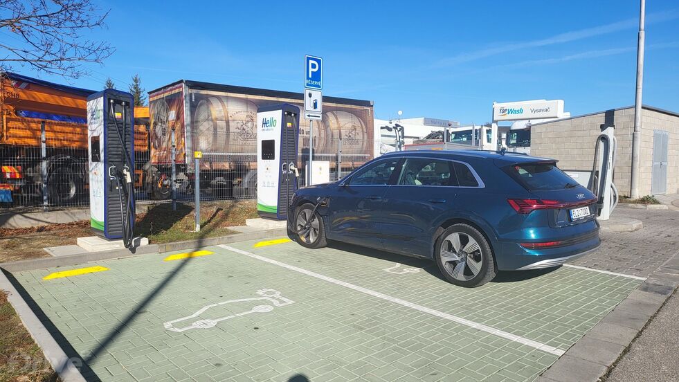 Test 5 elektromobilů na cestě do Alp