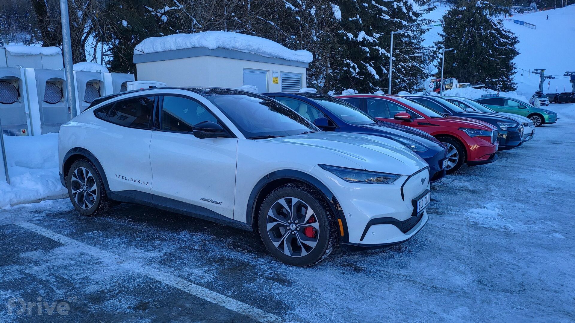 Test 5 elektromobilů na cestě do Alp