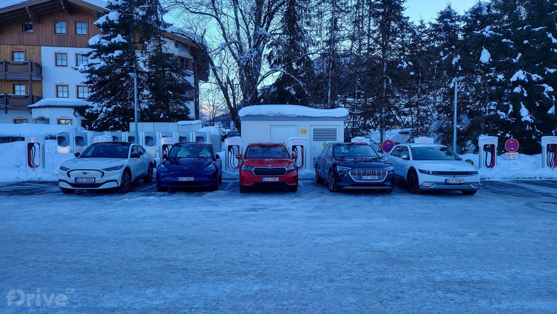 Test 5 elektromobilů na cestě do Alp