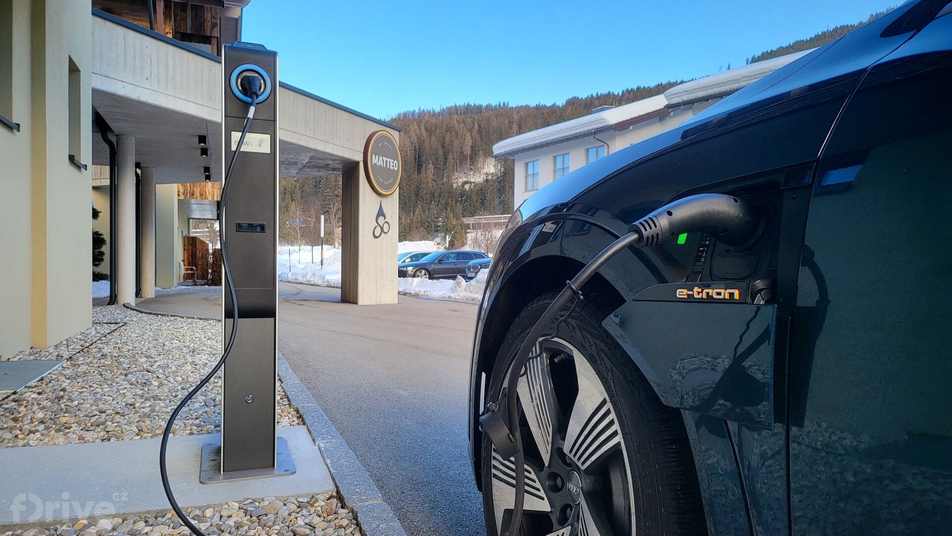 Test 5 elektromobilů na cestě do Alp