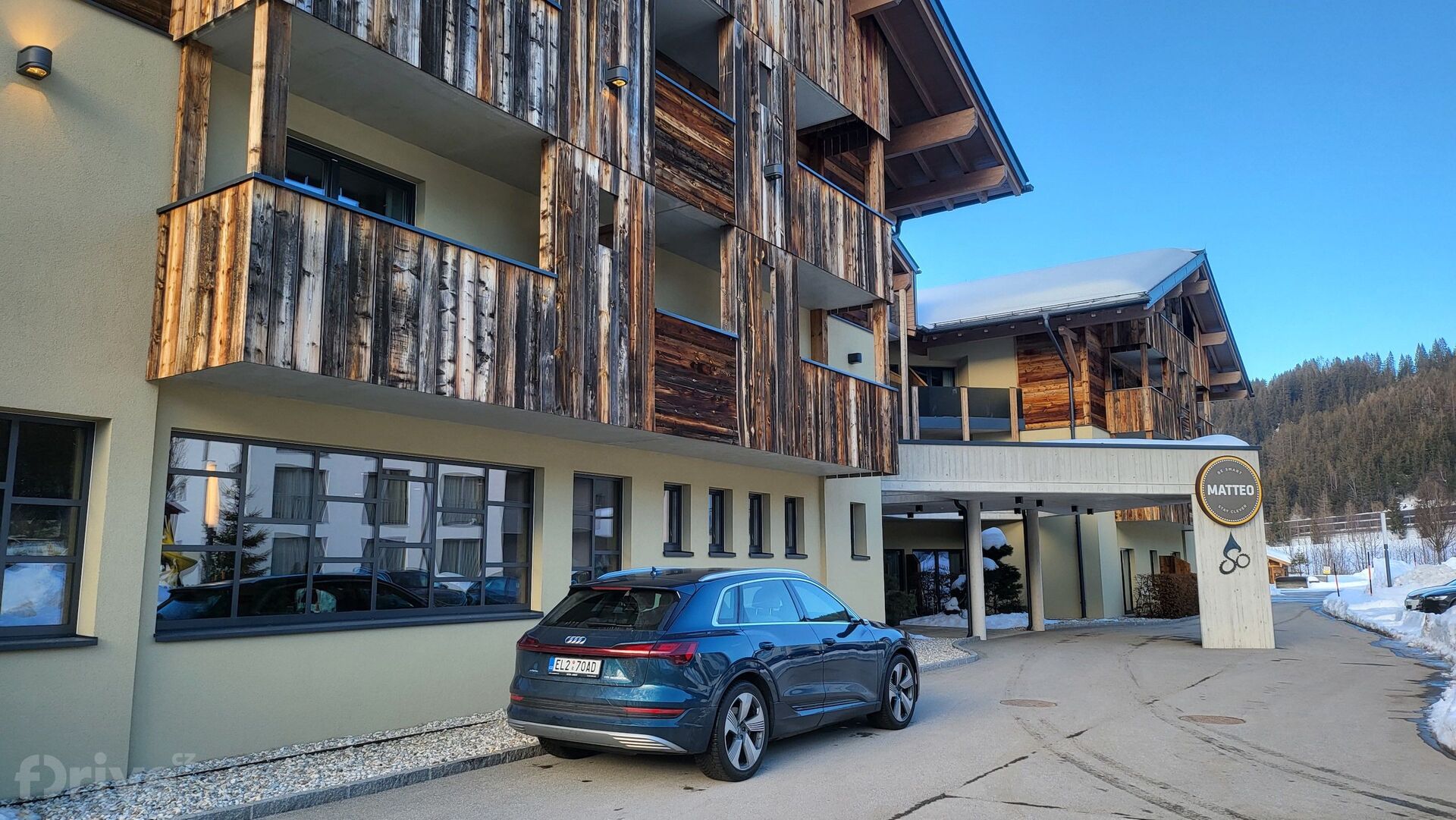 Test 5 elektromobilů na cestě do Alp