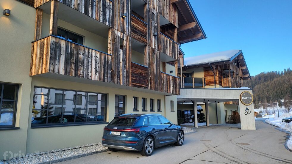 Test 5 elektromobilů na cestě do Alp