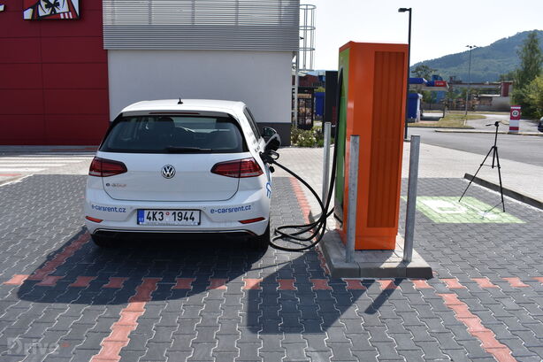 test nabíjení E-Golf 2018