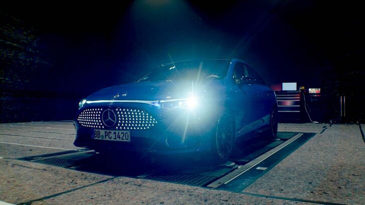 Testovací centrum světel Mercedes-Benz
