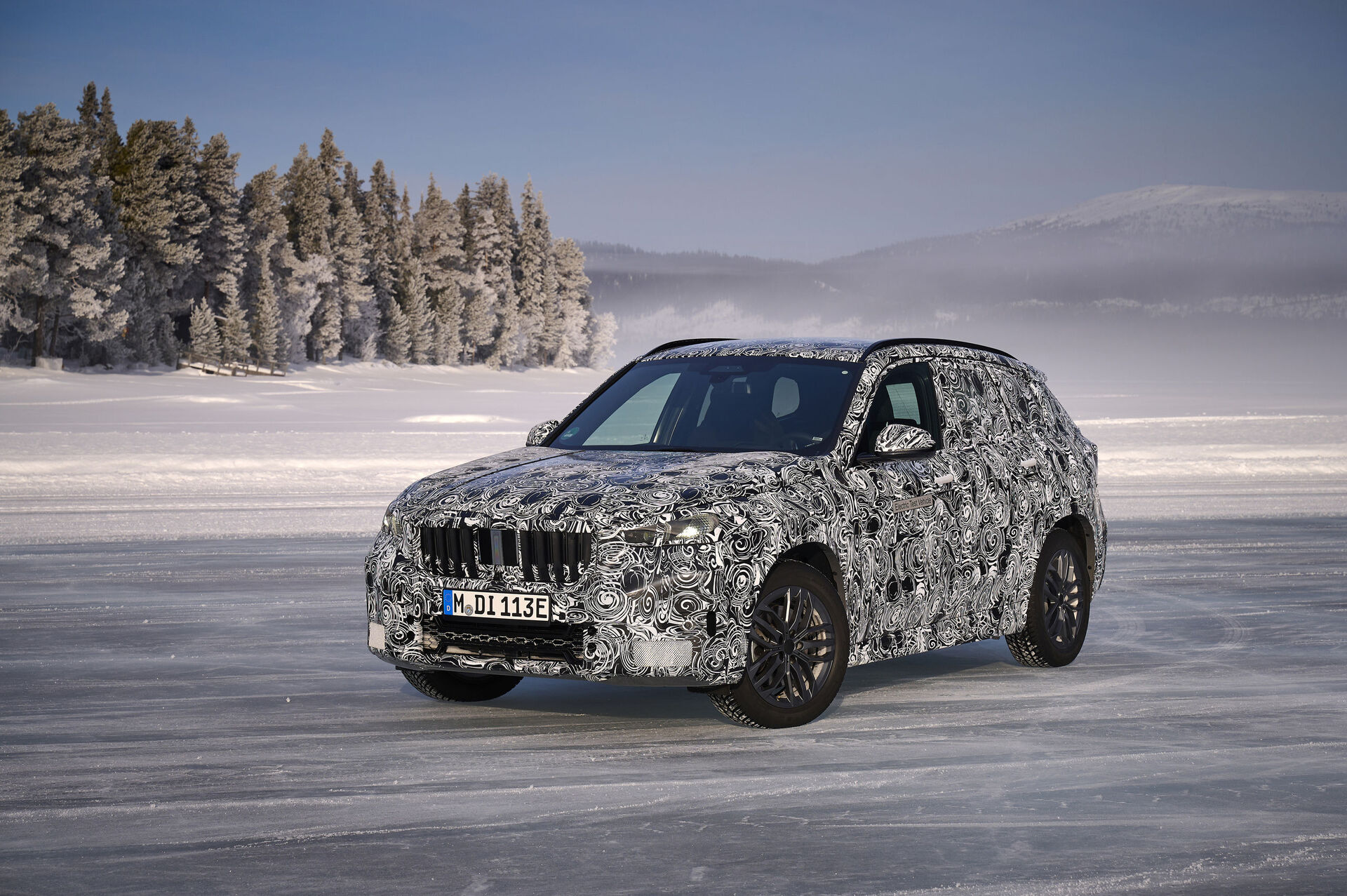 testování BMW iX1 u polárního kruhu