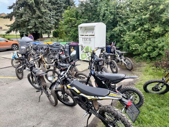 Totální Bzukot - stroje