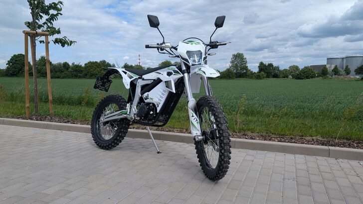 Totální Bzukot - stroje