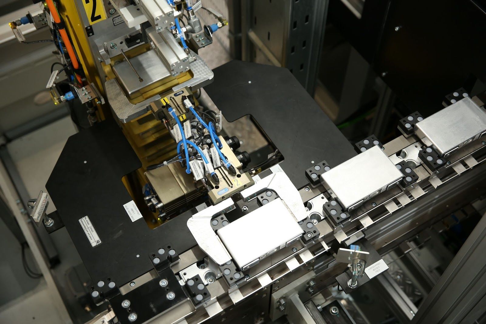 Továrna na baterie v Číně