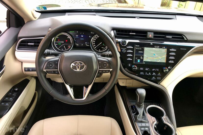 Toyota Camry (2019)