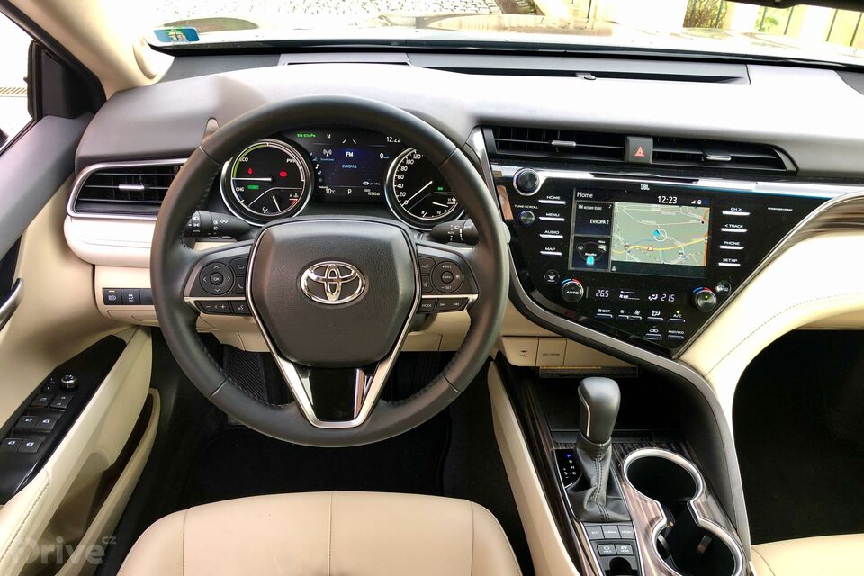 Toyota Camry (2019)