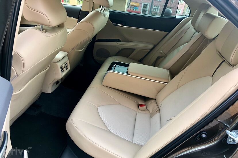 Toyota Camry (2019)