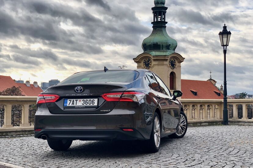 Toyota Camry (2019)