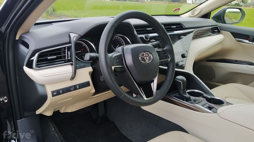 Toyota Camry (2019)