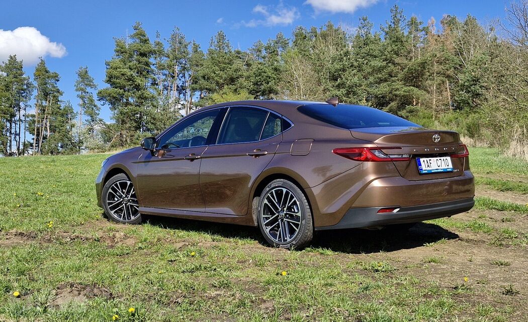 Toyota Camry (2025)