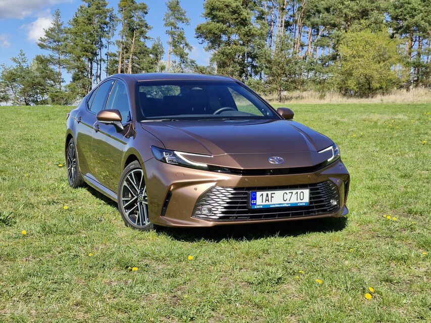 Toyota Camry (2025)