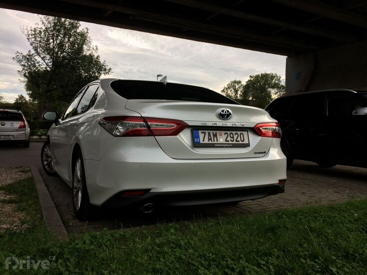 Toyota Camry 2,5 Hybrid