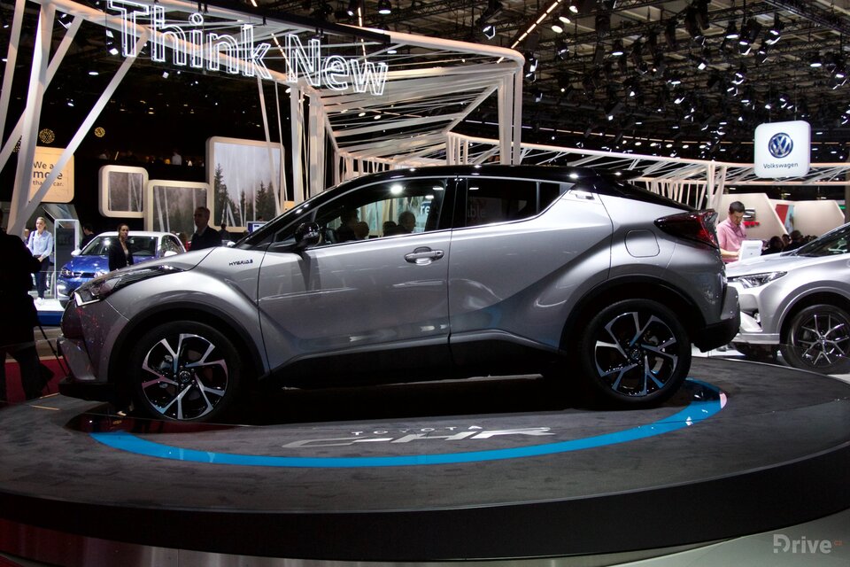 Toyota CH-R (2016)
