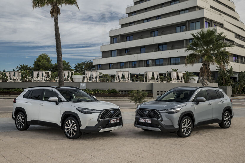 Toyota Corolla Cross 2.0 Hybrid AWD-i a FWD