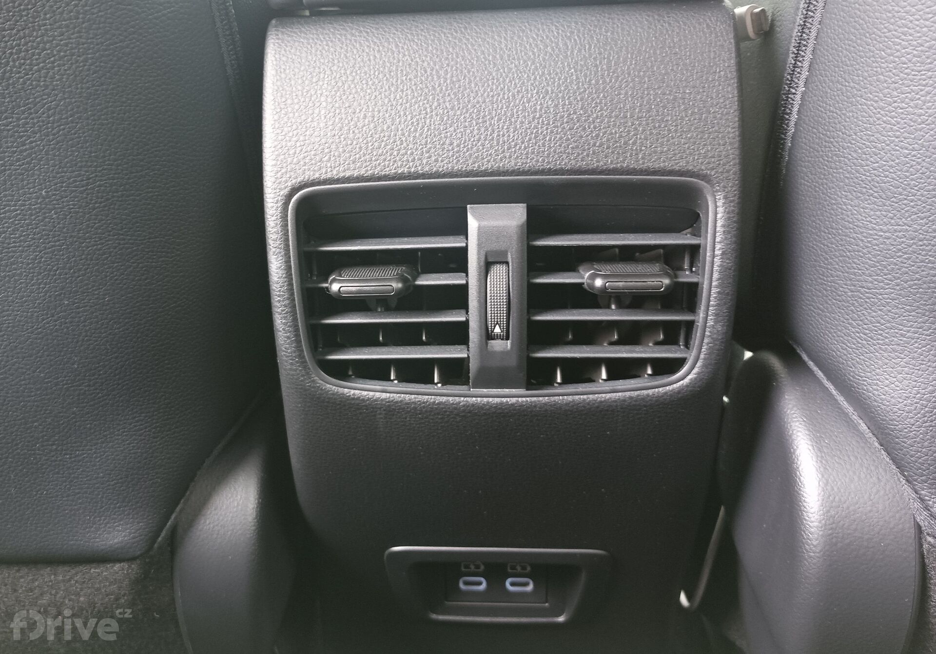 Toyota Corolla Cross 2.0 Hybrid e-CVT AWD