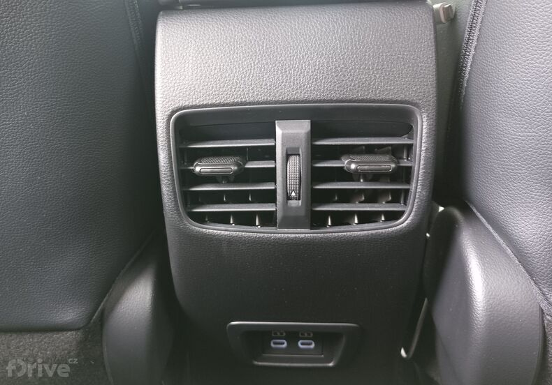 Toyota Corolla Cross 2.0 Hybrid e-CVT AWD