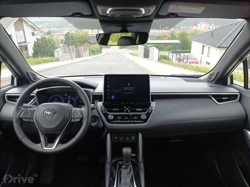 Toyota Corolla Cross 2.0 Hybrid e-CVT AWD