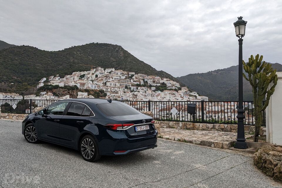 Toyota Corolla sedan facelift (2023)