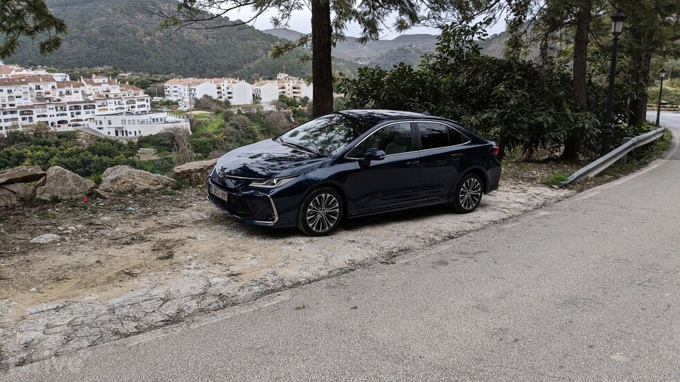 Toyota Corolla sedan facelift (2023)