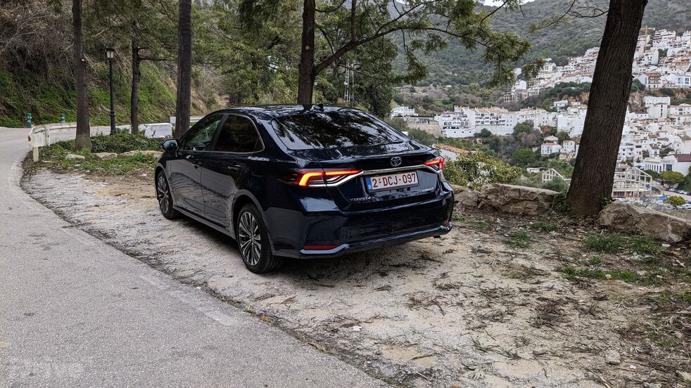 Toyota Corolla sedan facelift (2023)