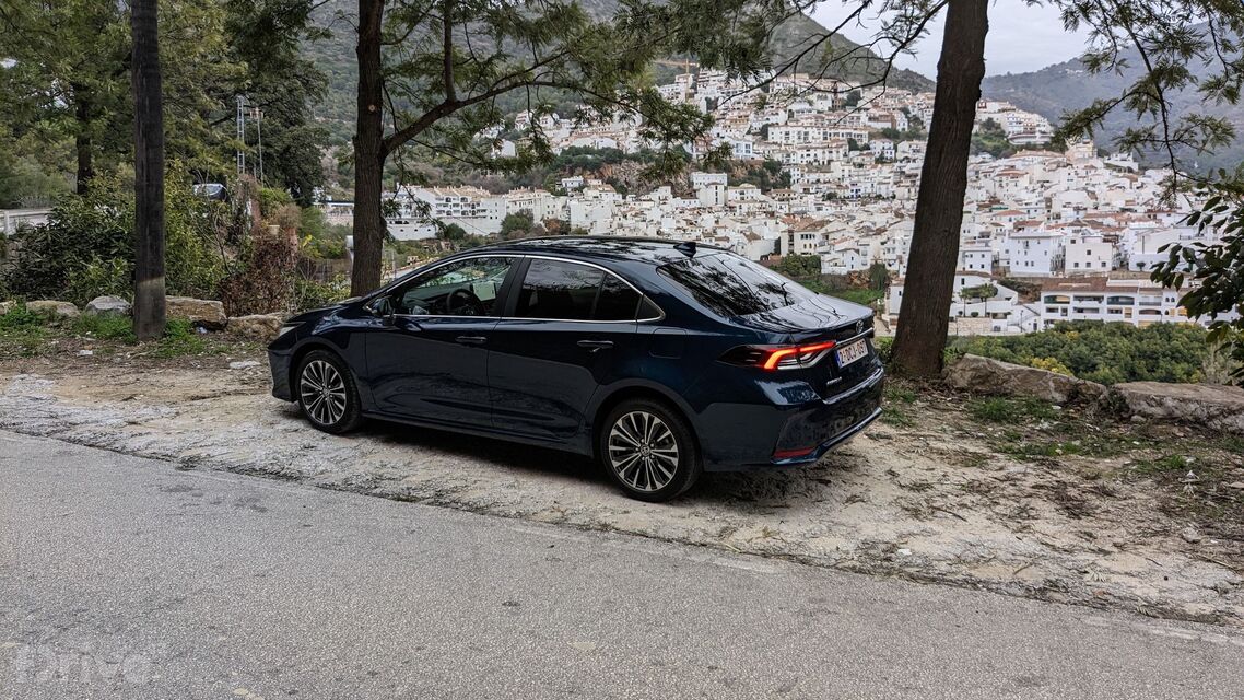 Toyota Corolla sedan facelift (2023)