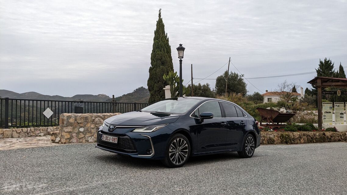 Toyota Corolla sedan facelift (2023)
