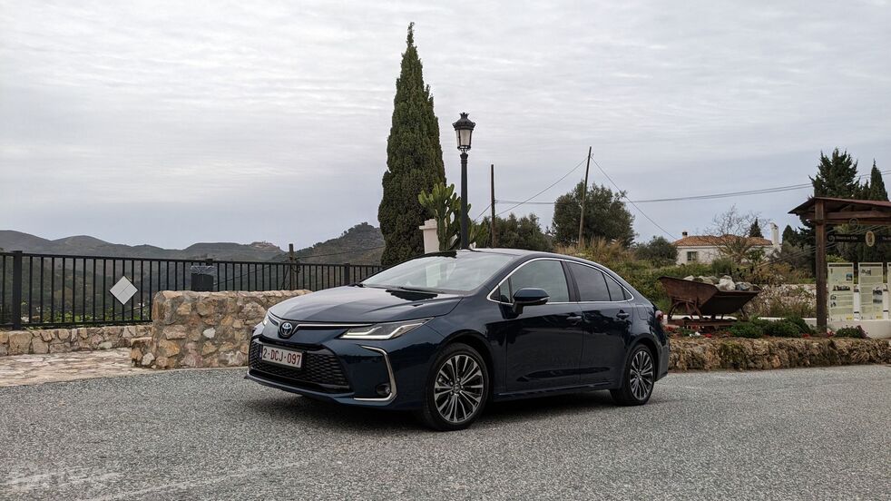 Toyota Corolla sedan facelift (2023)