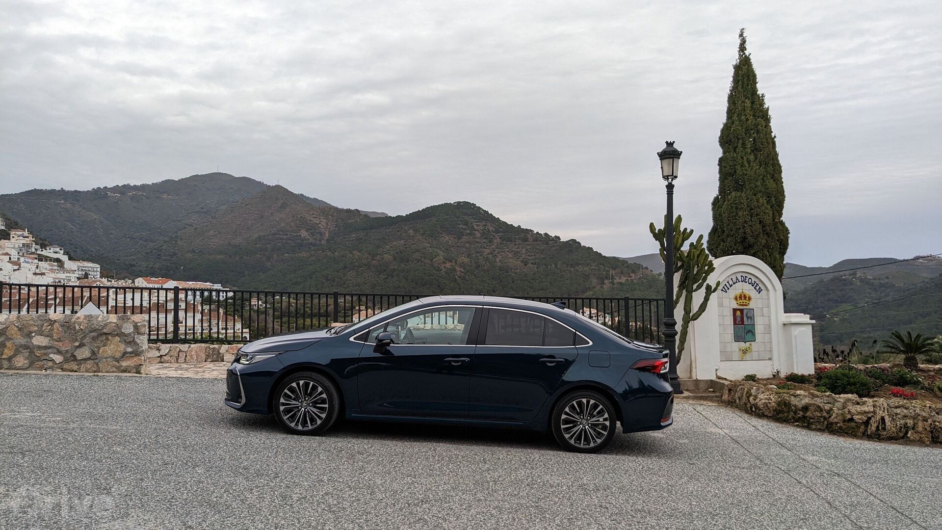 Toyota Corolla sedan facelift (2023)