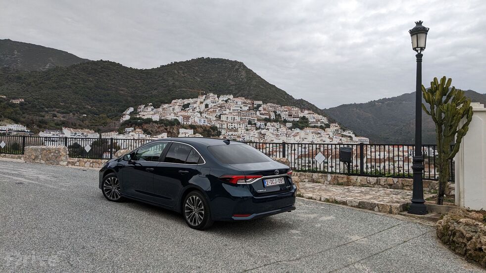 Toyota Corolla sedan facelift (2023)
