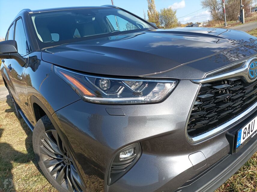 Toyota Highlander Hybrid (2021)