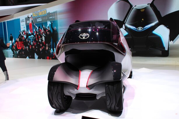 Toyota i-Tril