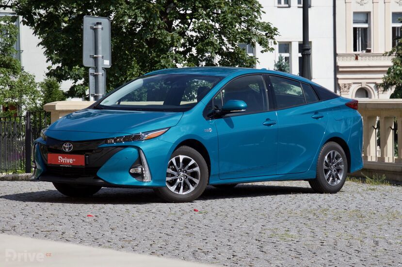 Toyota Prius Plug-in Hybrid (2015)
