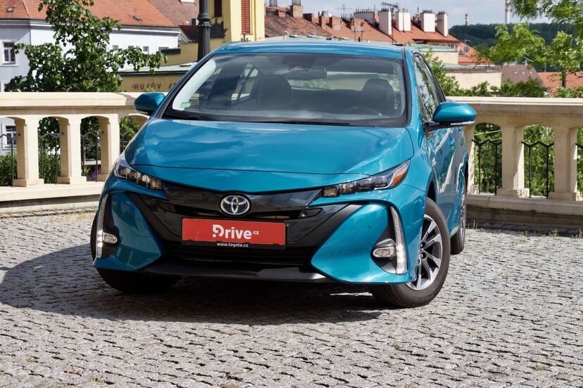 Toyota Prius Plug-in Hybrid (2015)
