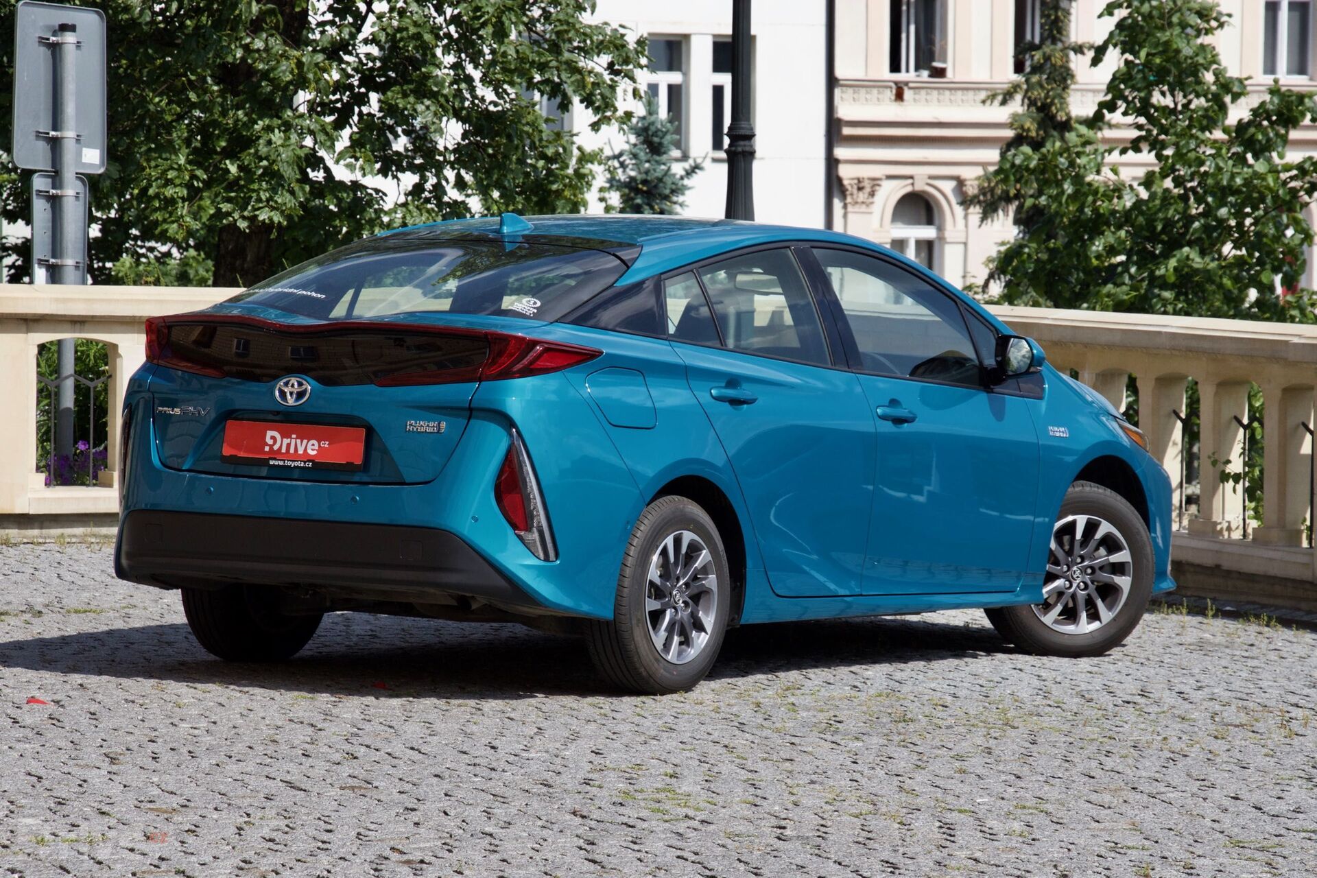 Toyota Prius Plug-in Hybrid (2015)